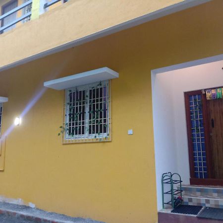 Thendral Homestay Pondicherry Bagian luar foto